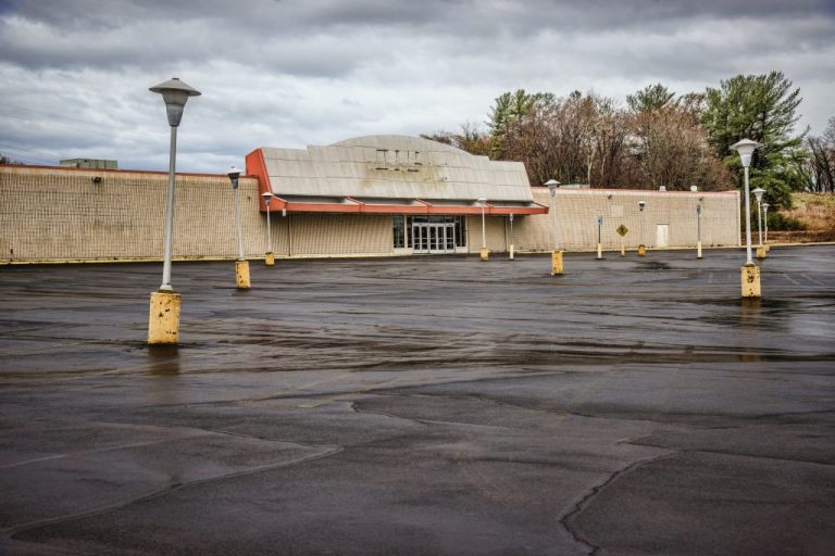 Out-of-business-retail-store-1024x683